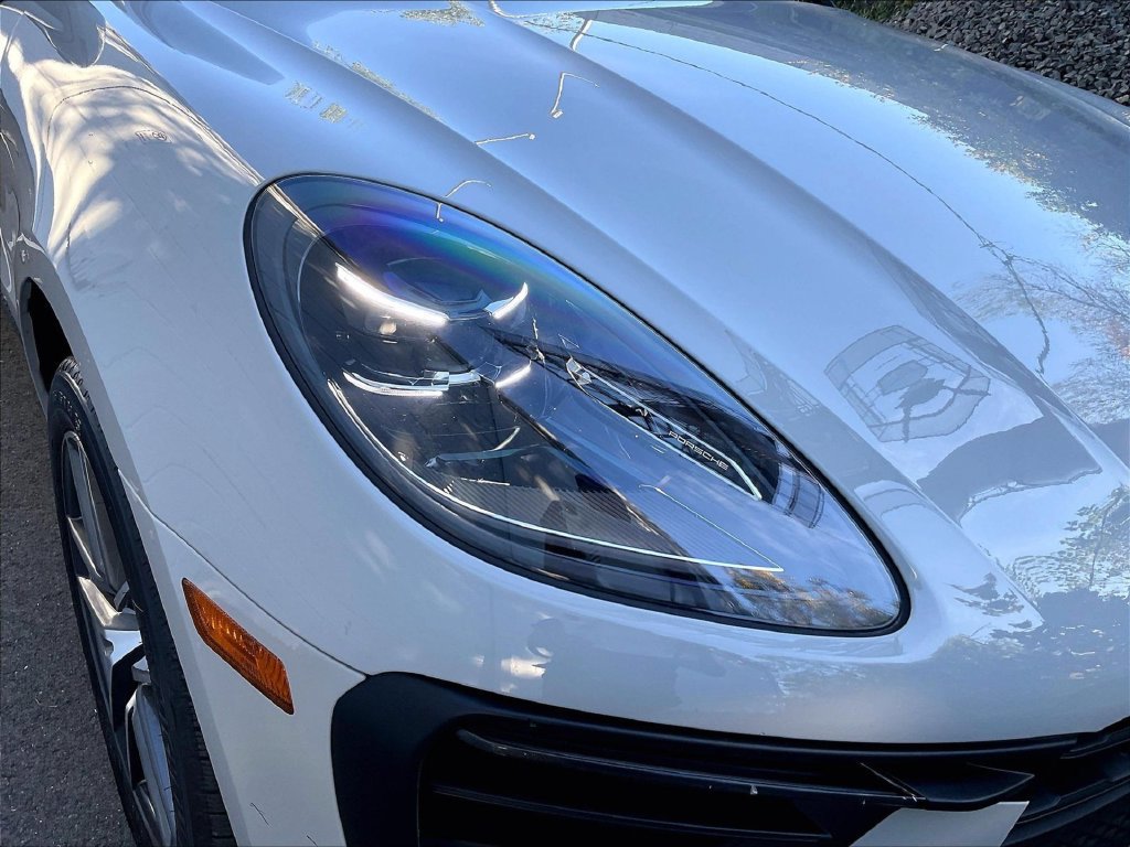 Certified 2023 Porsche Macan AWD/4WD image 28