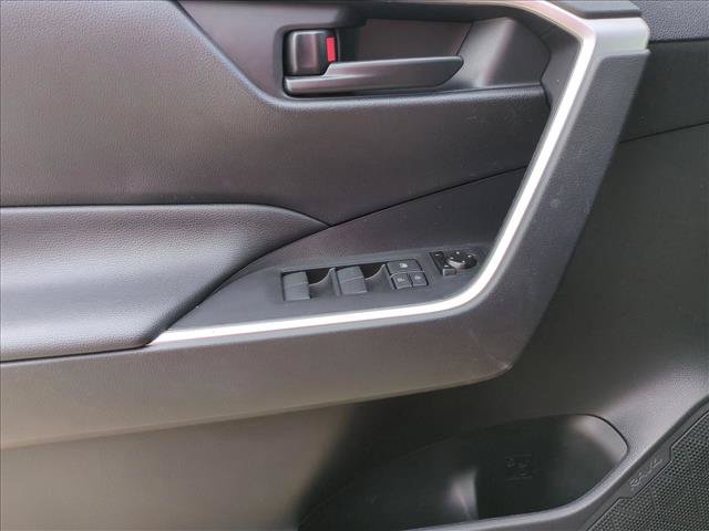 Used 2020 Toyota RAV4 LE AWD/4WD image 8
