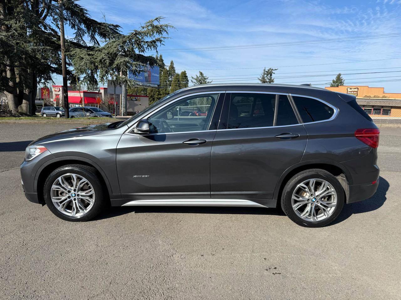 Used 2017 BMW X1 xDrive28i AWD/4WD image 2