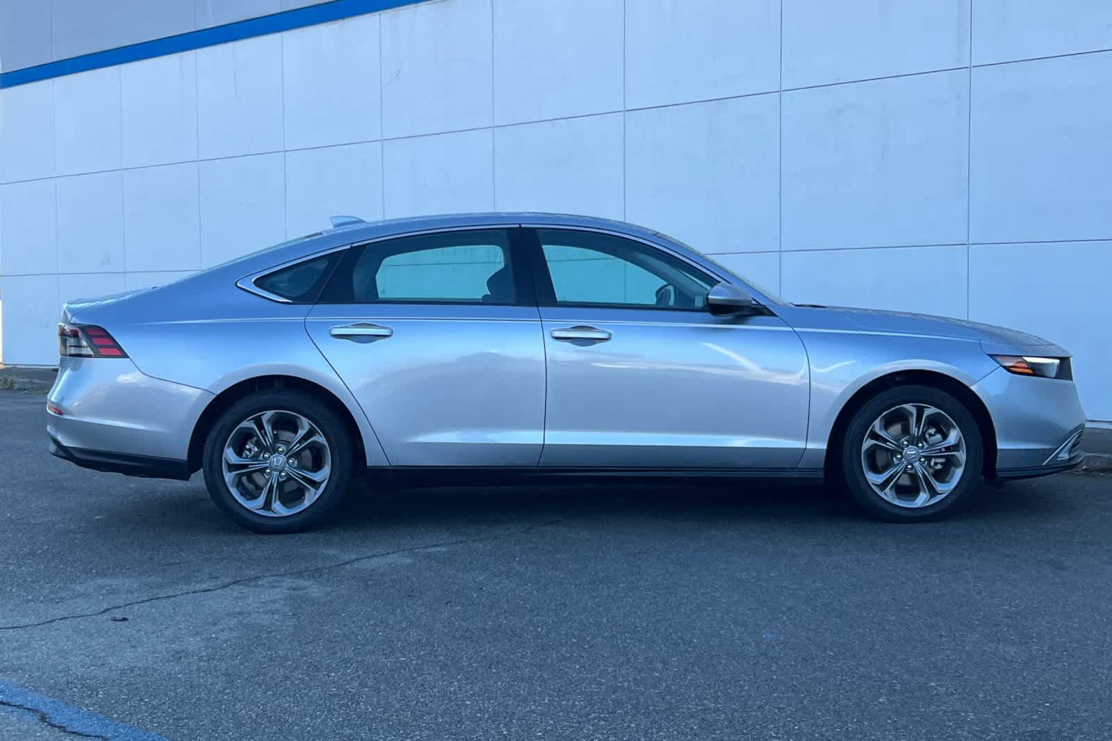 Used 2023 Honda Accord EX image 6