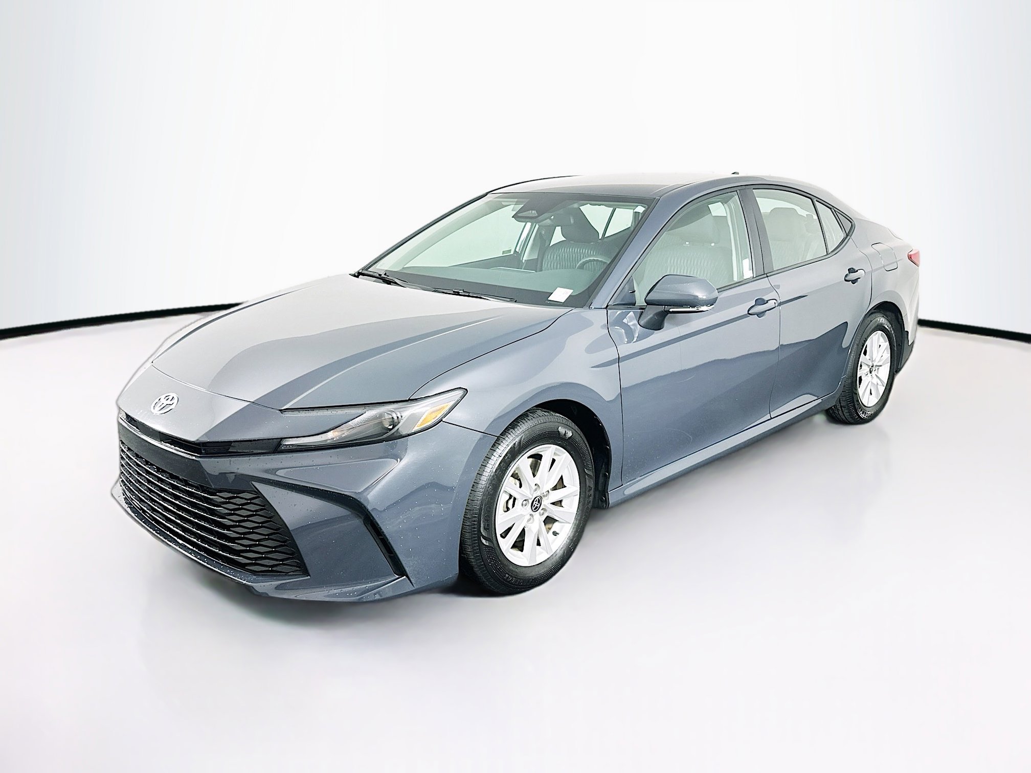 Used 2025 Toyota Camry LE image 3