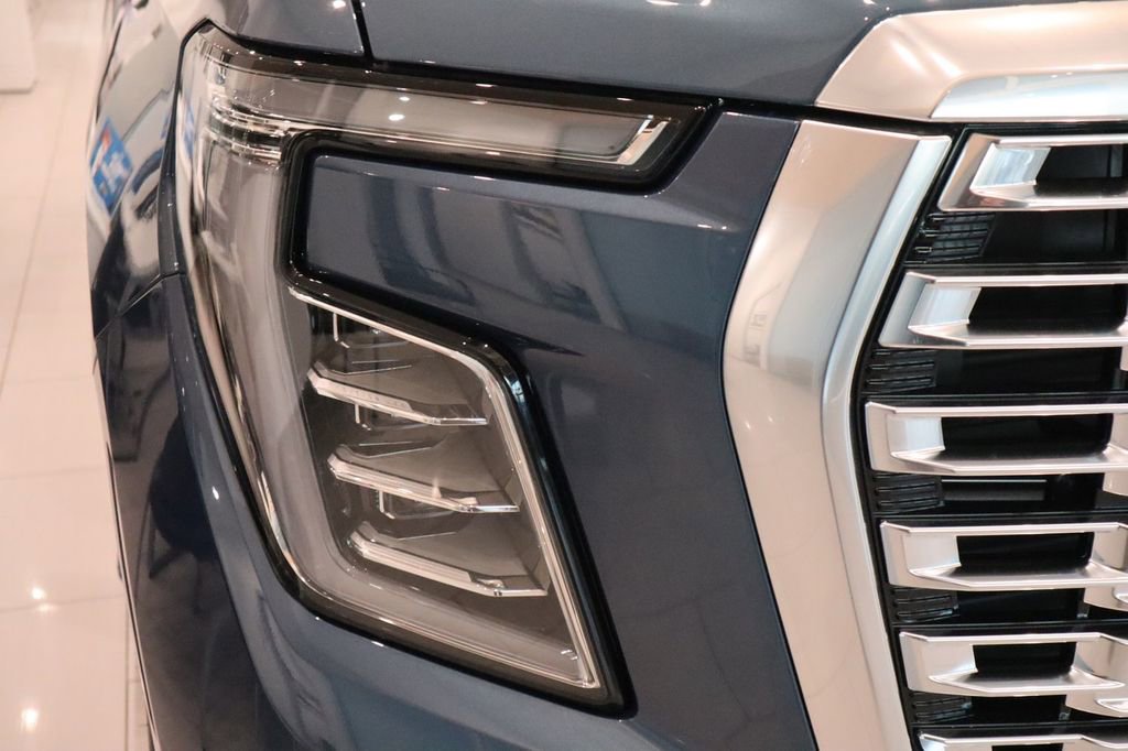 Used 2025 GMC Yukon XL Denali w/ Denali Reserve Package image 7