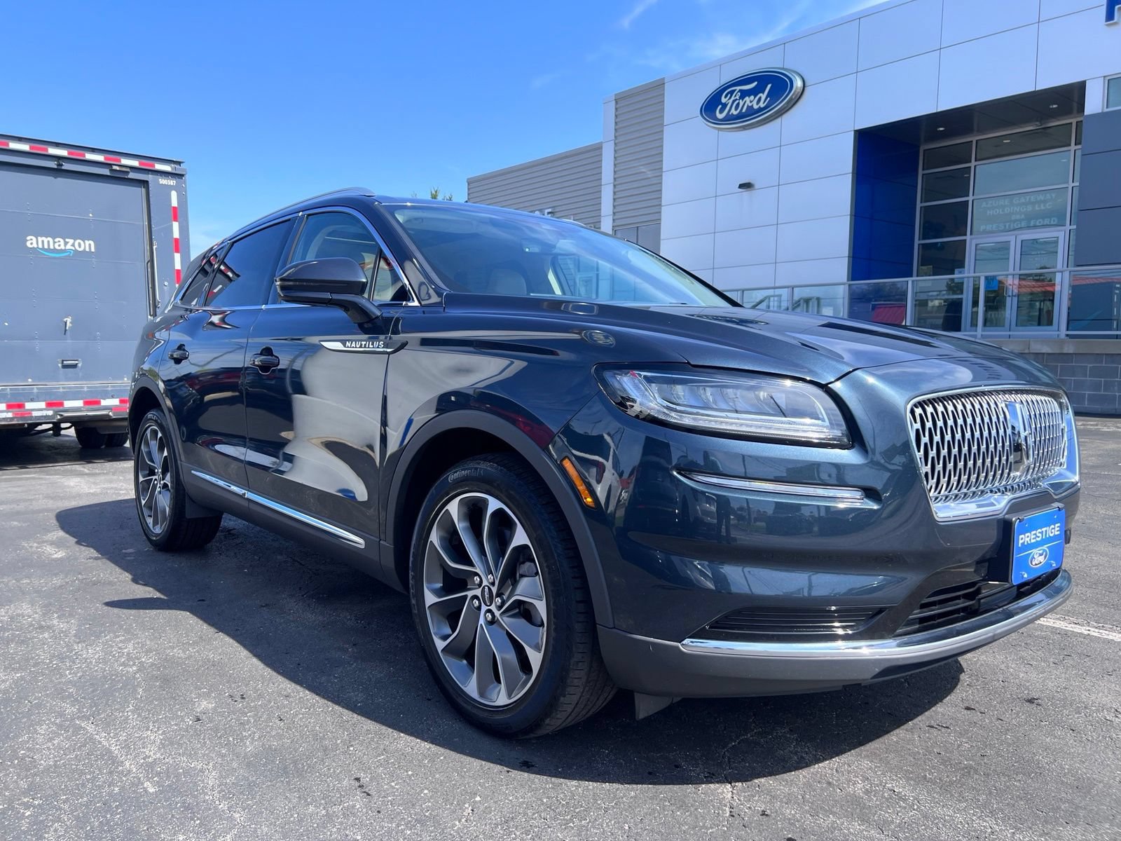 Used 2023 Lincoln Nautilus Reserve AWD/4WD image 13