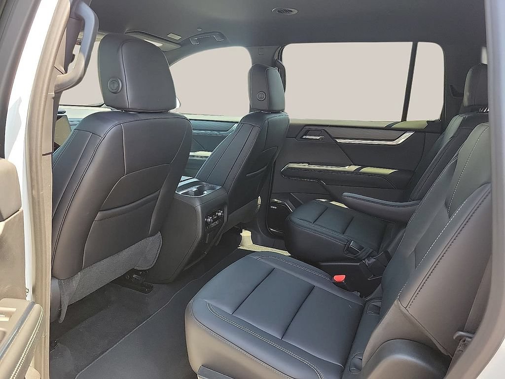 Used 2026 GMC Acadia Elevation w/ Elevation Premium Package FWD image 10