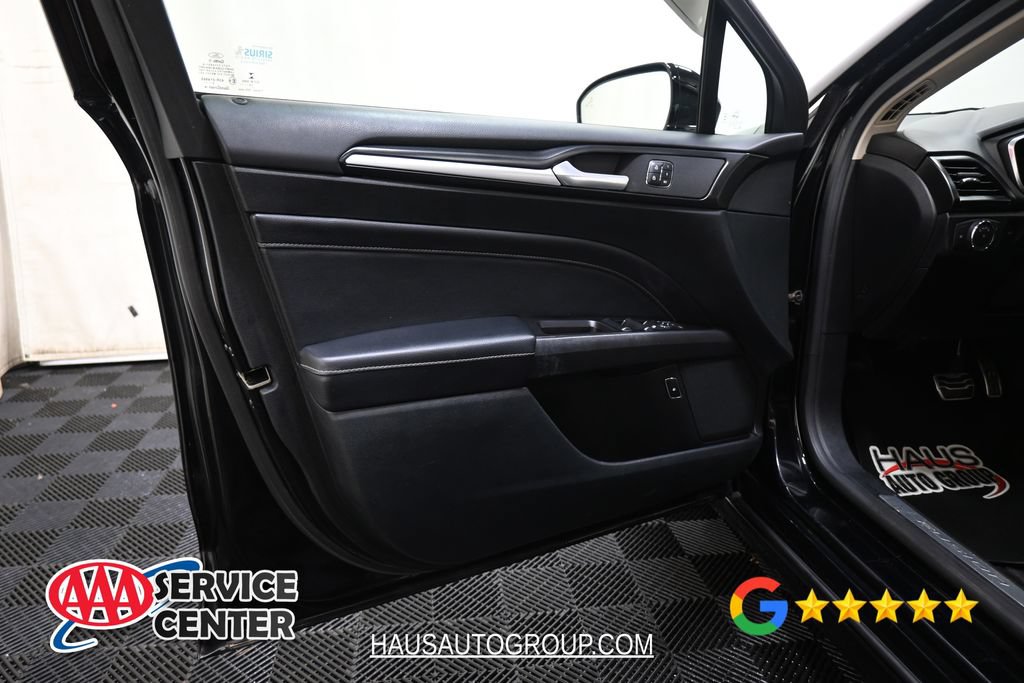 Used 2017 Ford Fusion Energi Titanium FWD image 25