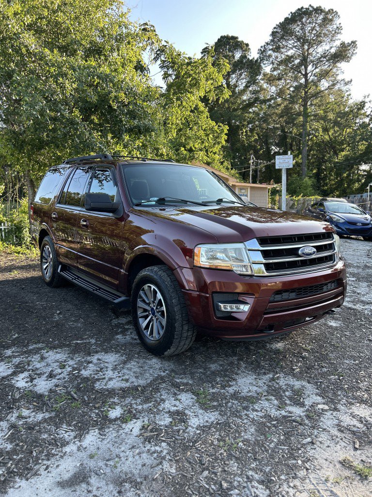Used 2017 Ford Expedition XLT AWD/4WD image 2
