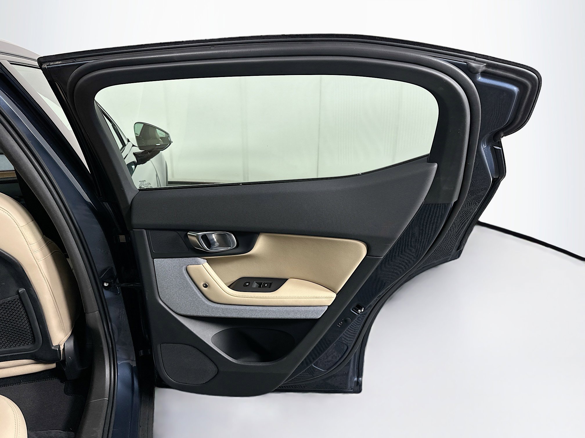 Used 2022 Polestar Polestar 2 w/ Plus Package image 30