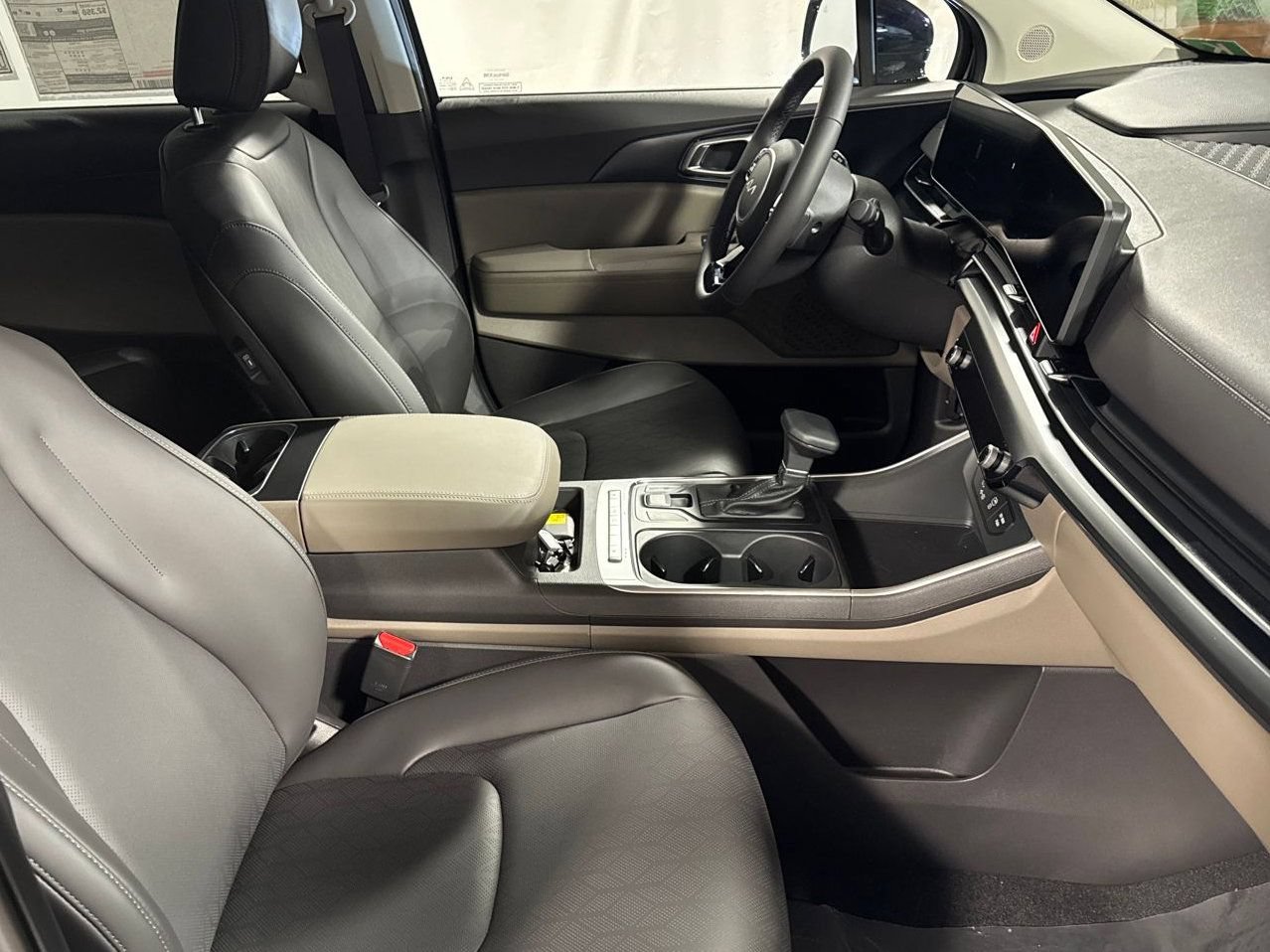 New 2026 Kia Carnival FWD image 30