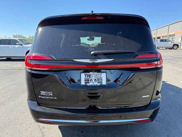 New 2026 Chrysler Pacifica Select image 5