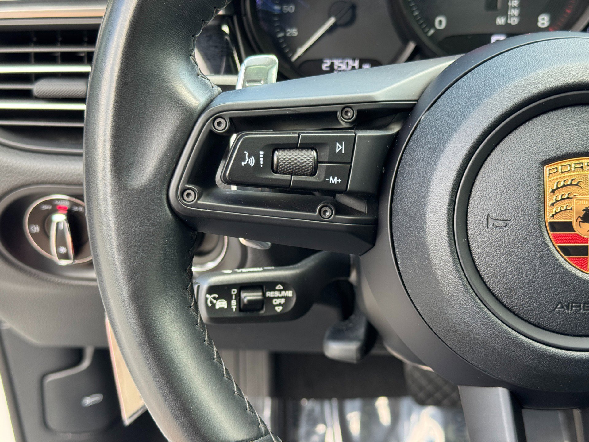 Used 2023 Porsche Macan image 30