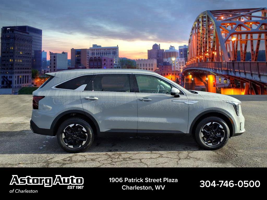 Used 2024 Kia Sorento S w/ Panoramic Sunroof Package image 2