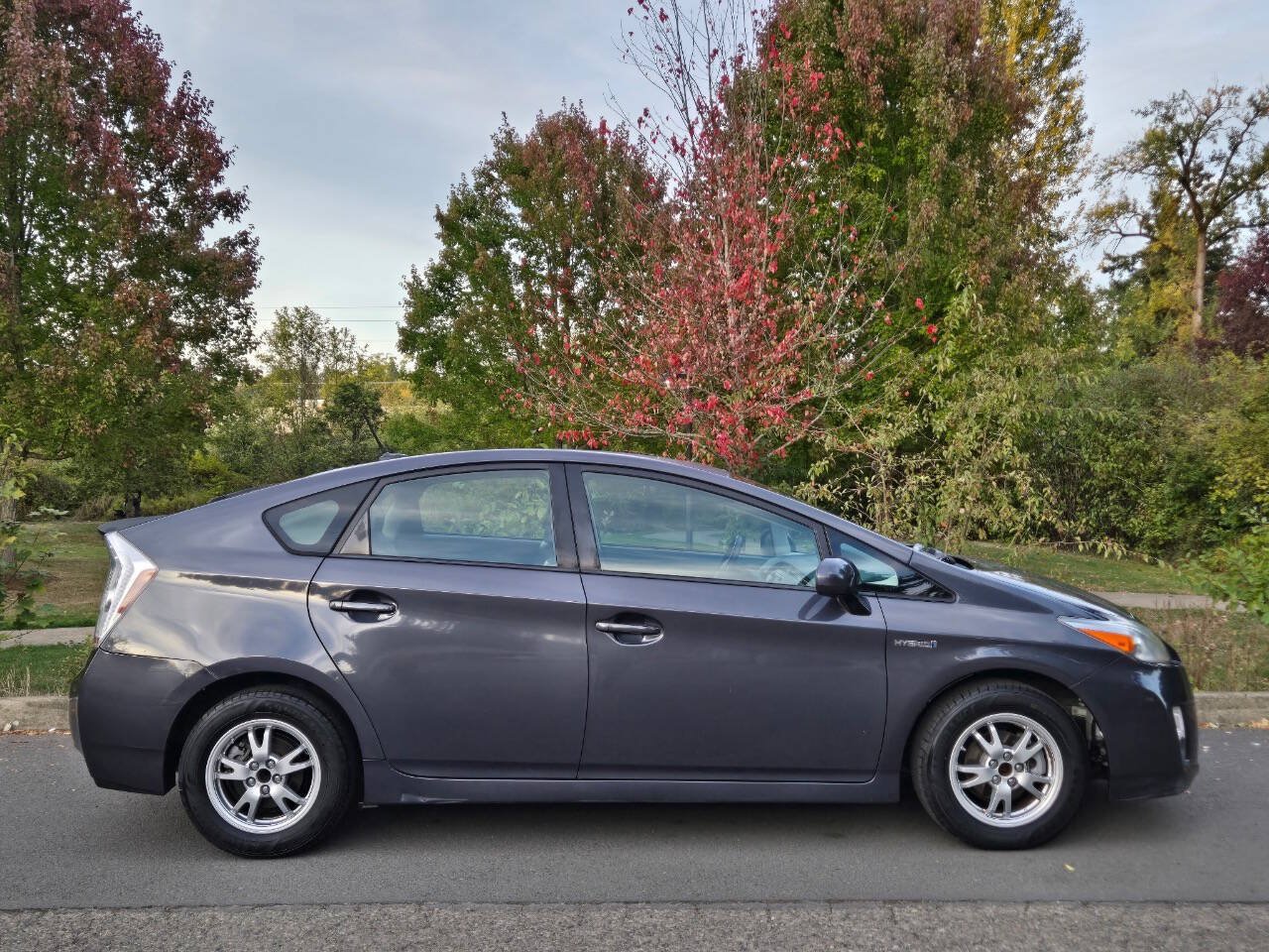 Used 2011 Toyota Prius Four w/ Navigation Pkg FWD image 9