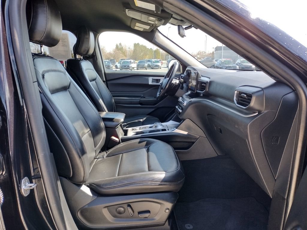 Used 2020 Ford Explorer XLT w/ Equipment Group 202A image 10