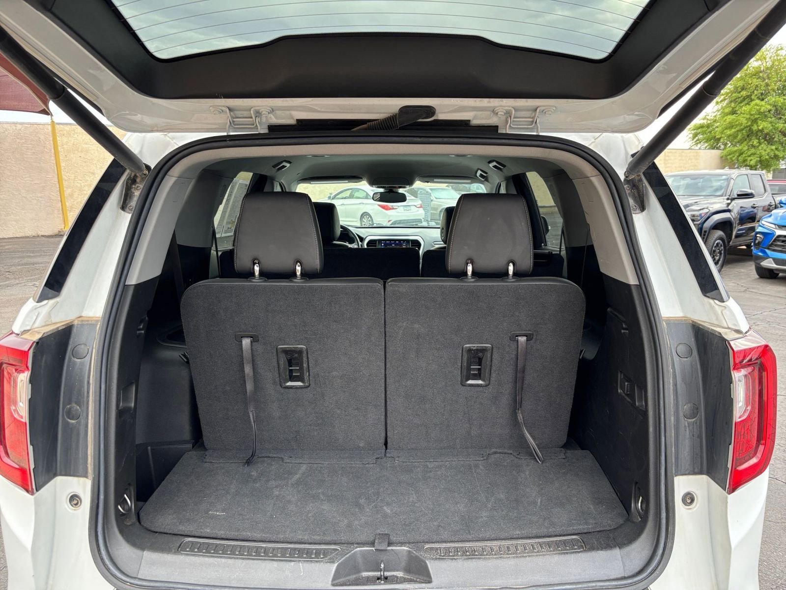 Used 2023 GMC Acadia SLT FWD image 34