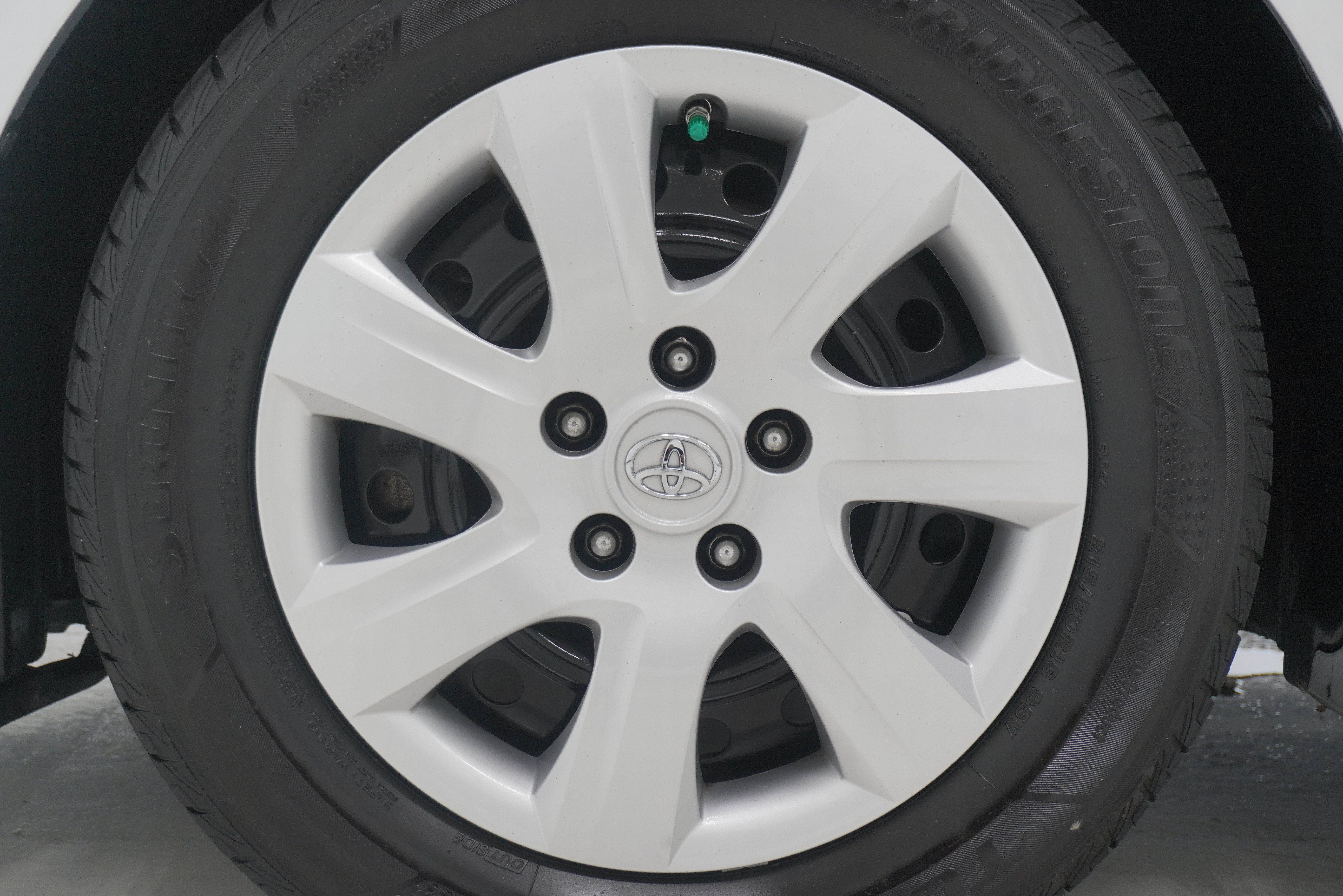 Used 2010 Toyota Camry LE FWD image 23