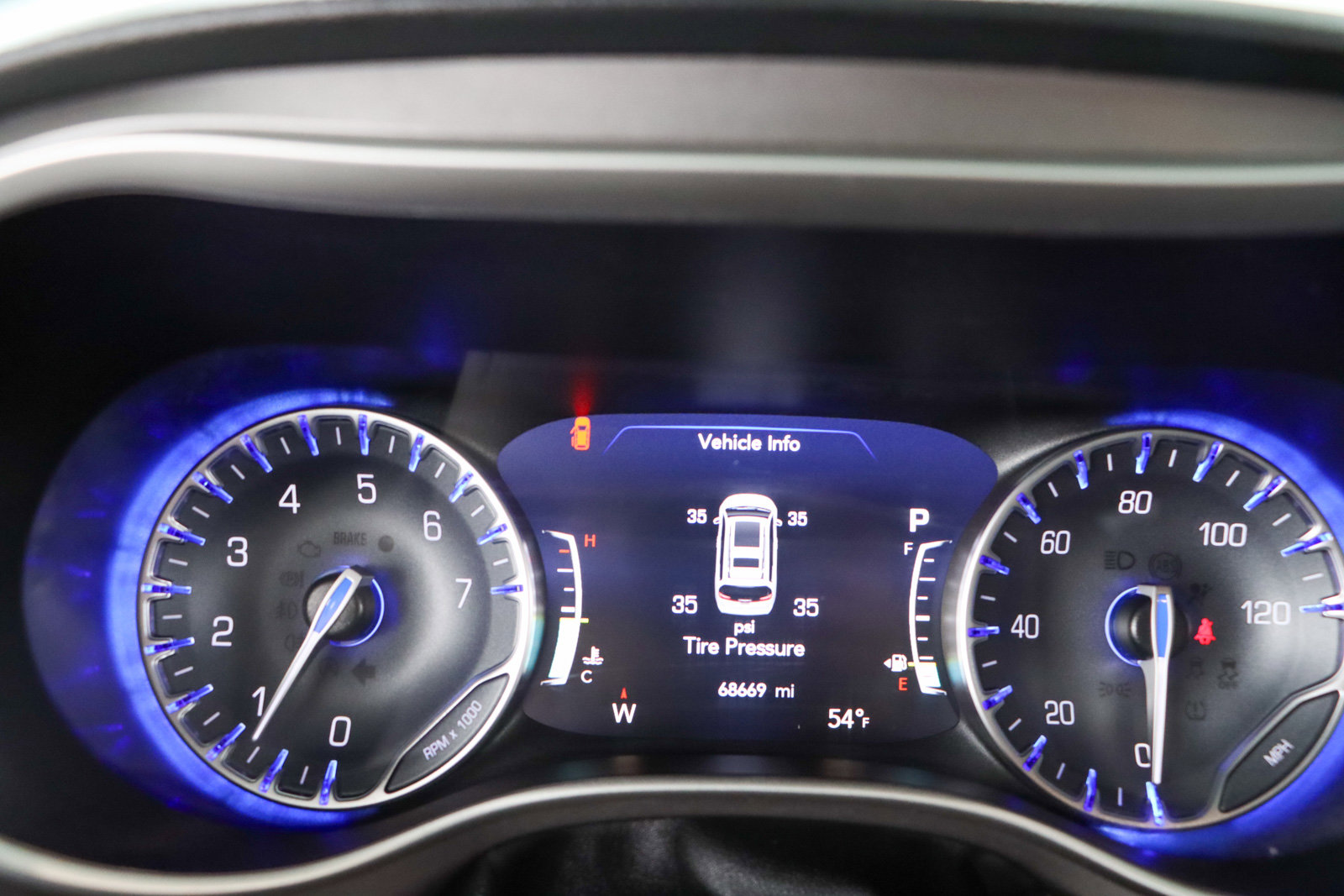 Used 2023 Chrysler Pacifica Touring-L image 15