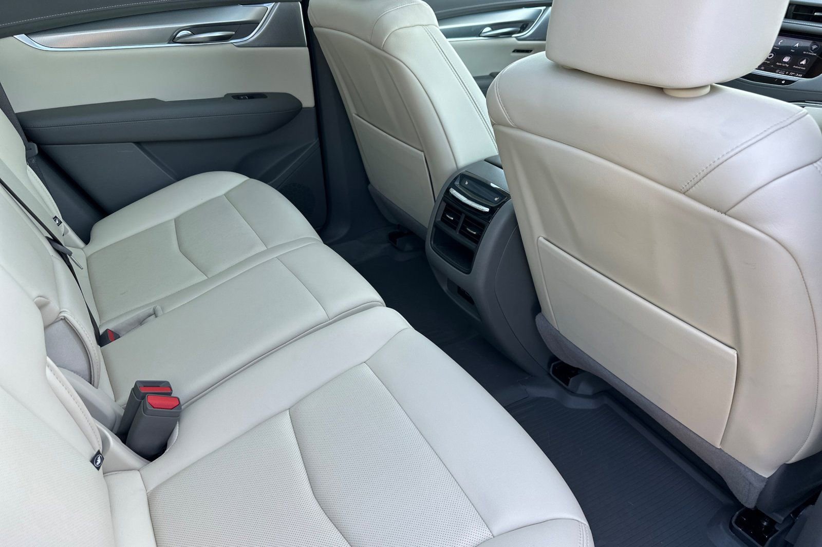 Used 2023 Cadillac XT5 Premium Luxury w/ Technology Package AWD/4WD image 19