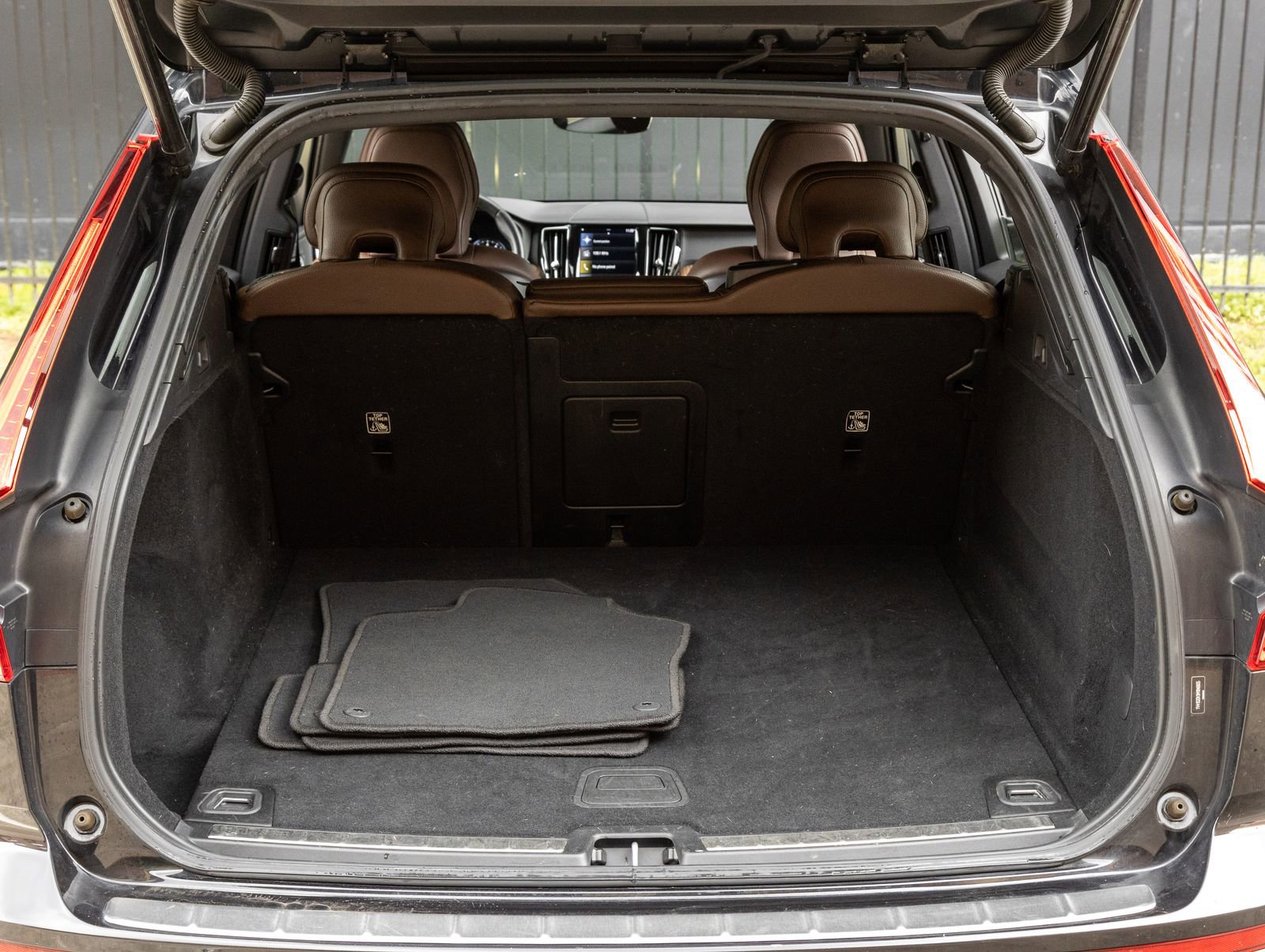 Used 2021 Volvo XC60 T5 Momentum w/ Premium Package FWD image 27