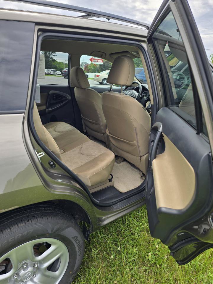 Used 2012 Toyota RAV4 4WD w/ Value Pkg image 9