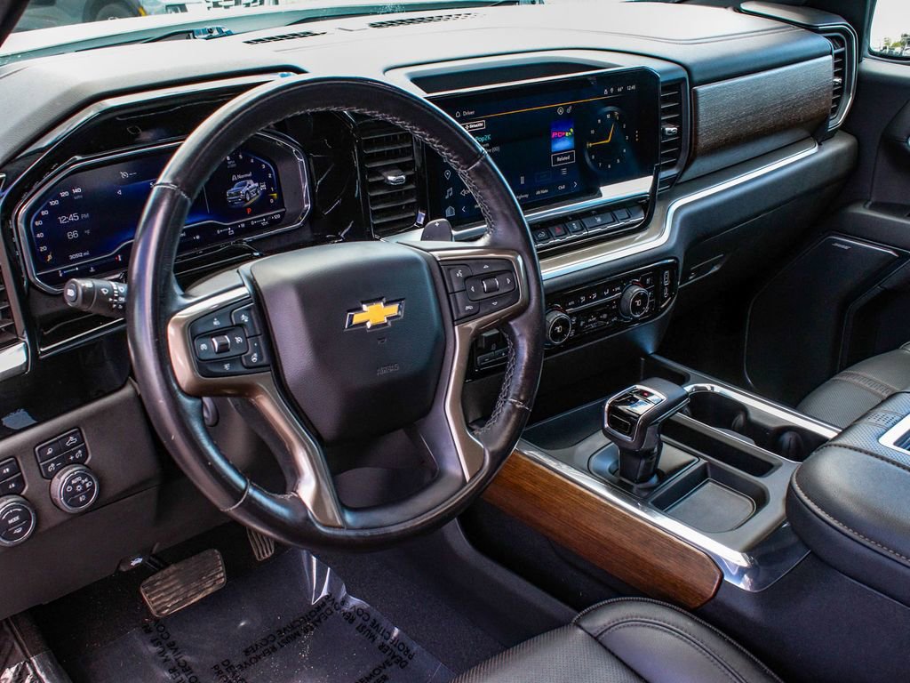 Used 2022 Chevrolet Silverado 1500 High Country w/ High Country Premium Package AWD/4WD image 15