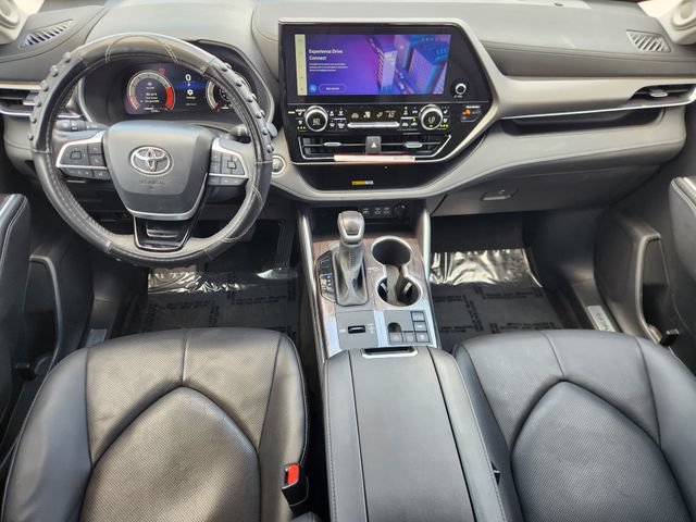 Certified 2025 Toyota Highlander Limited FWD image 26