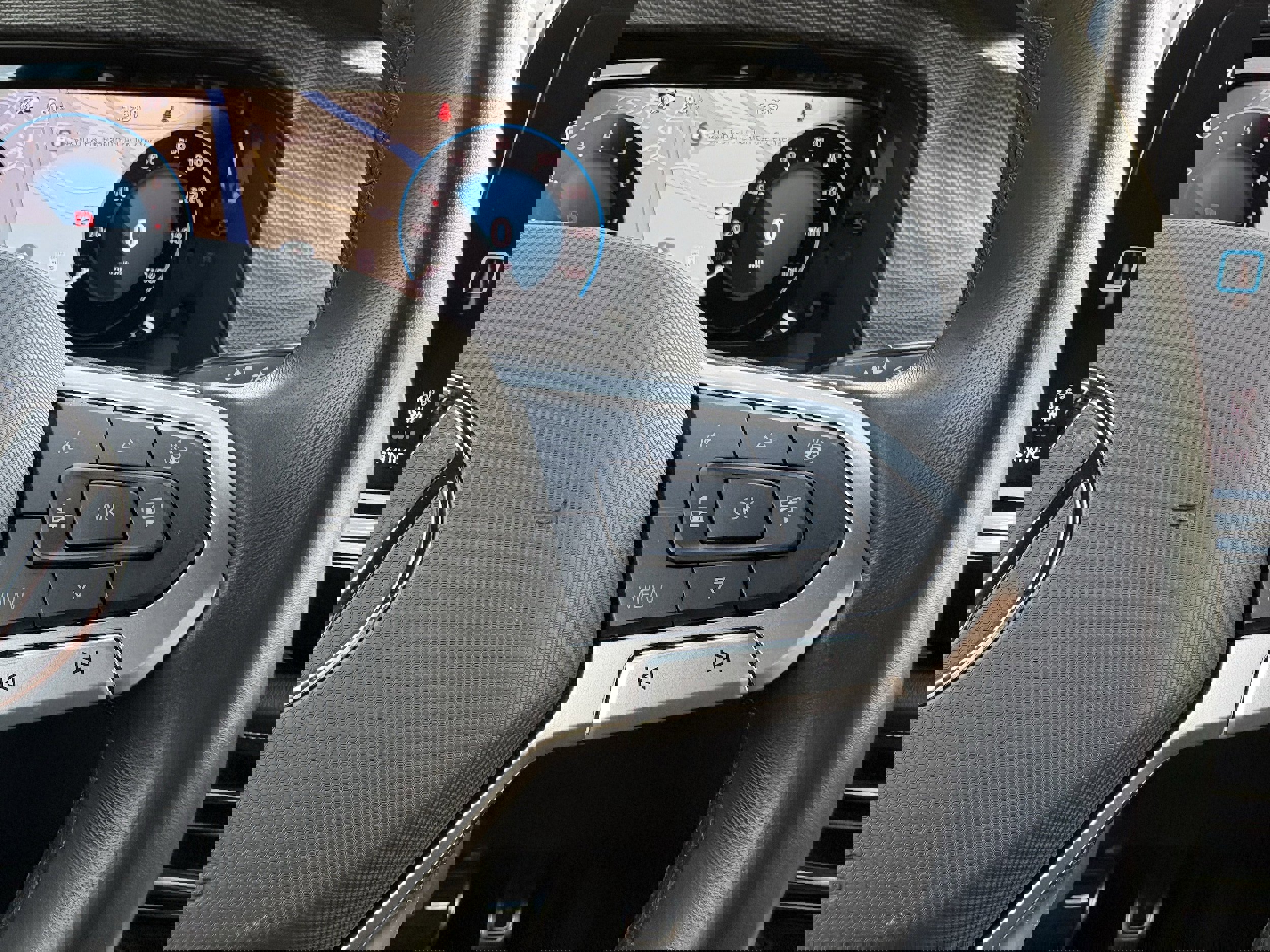 Used 2025 Volkswagen Atlas Cross Sport SEL R-Line image 16