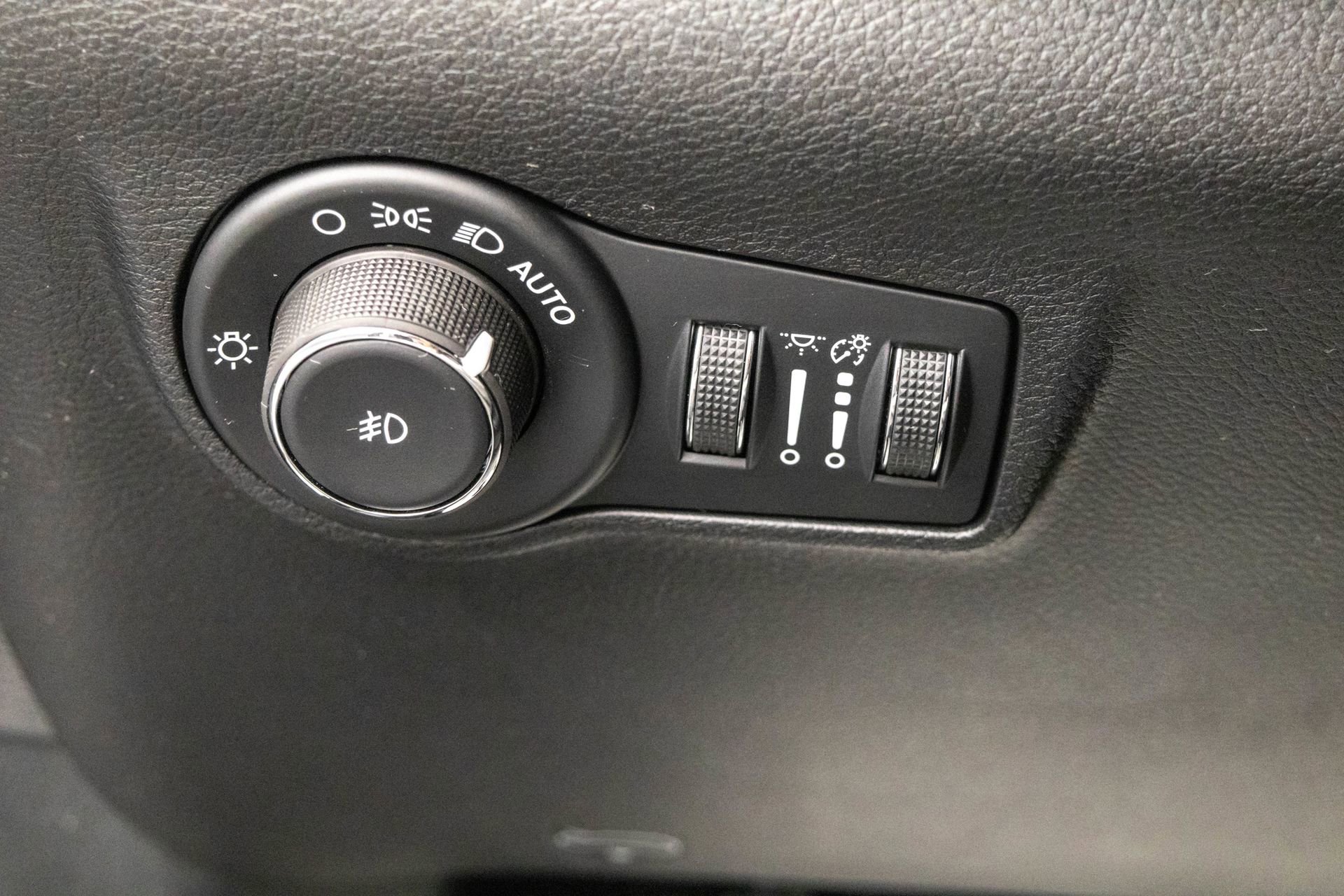 Used 2026 Jeep Compass Limited AWD/4WD image 18