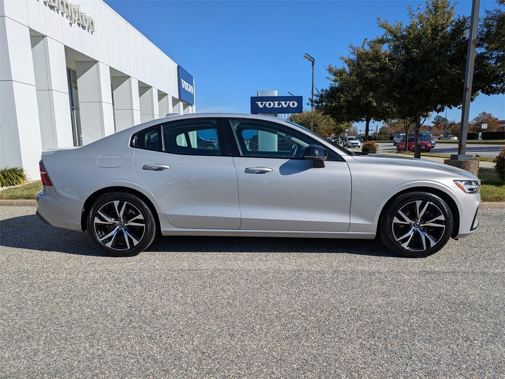 Certified 2025 Volvo S60 B5 Core image 3