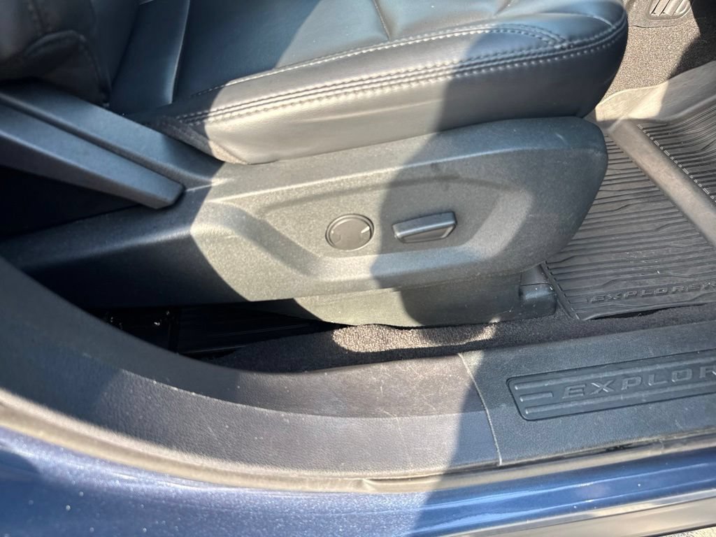 Used 2019 Ford Explorer XLT w/ Equipment Group 202A AWD/4WD image 37