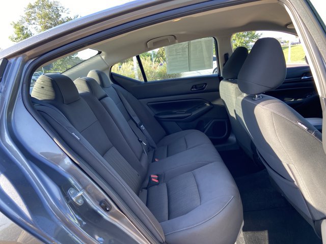 Used 2025 Nissan Altima 2.5 SV FWD image 14