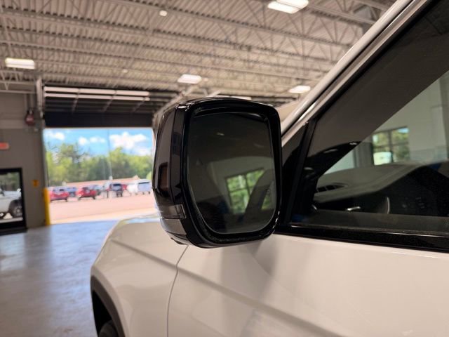 Used 2023 Jeep Grand Cherokee Limited w/ Rear Seat Video Group I AWD/4WD image 14