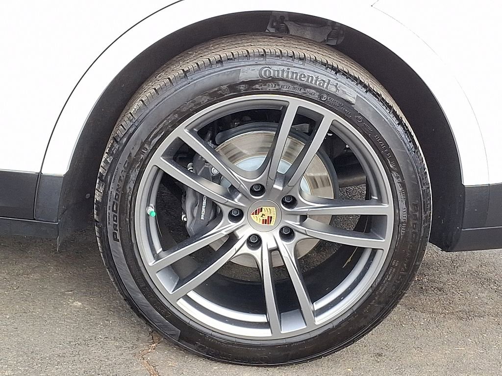 Used 2023 Porsche Cayenne w/ Premium Package image 6