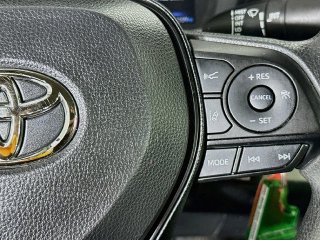 Used 2020 Toyota Corolla LE FWD image 12