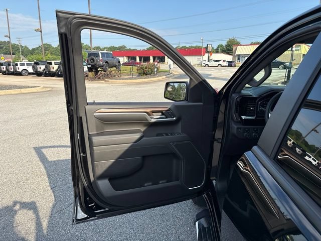 Used 2024 Chevrolet Silverado 1500 LT AWD/4WD image 11