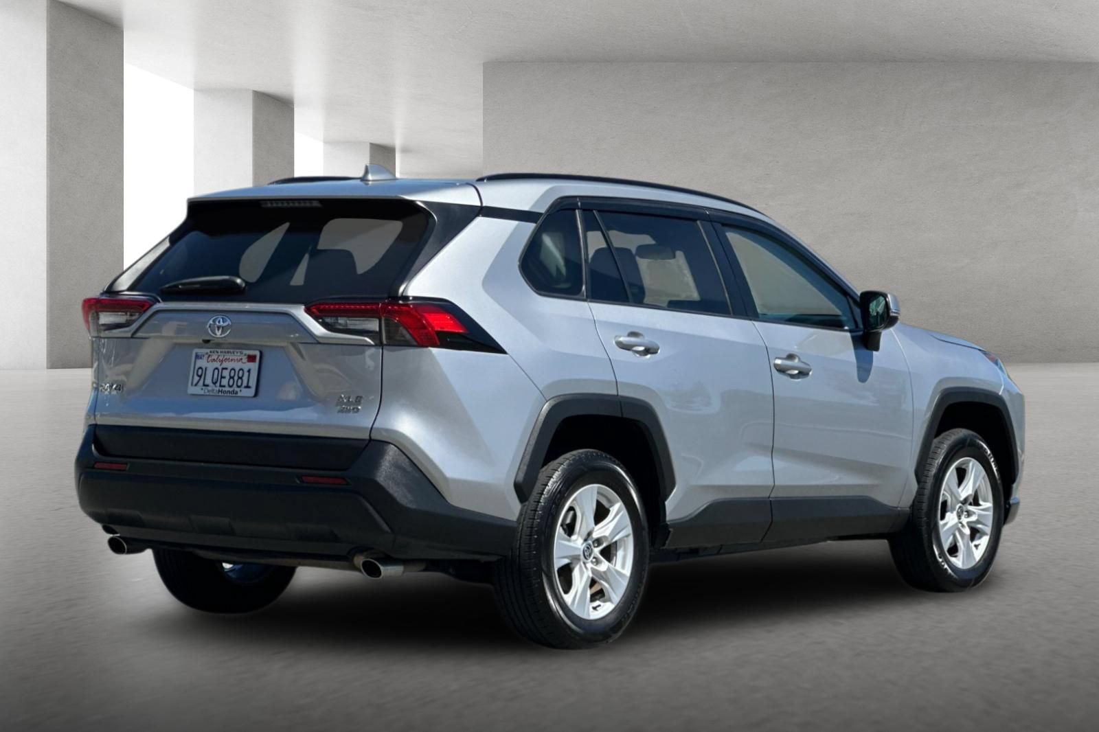 Used 2021 Toyota RAV4 XLE AWD/4WD image 9