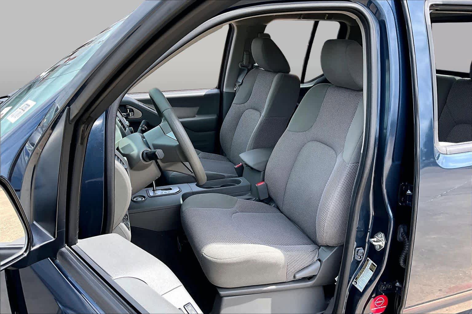 Used 2020 Nissan Frontier SV w/ Midnight Edition Floor Mats AWD/4WD image 8