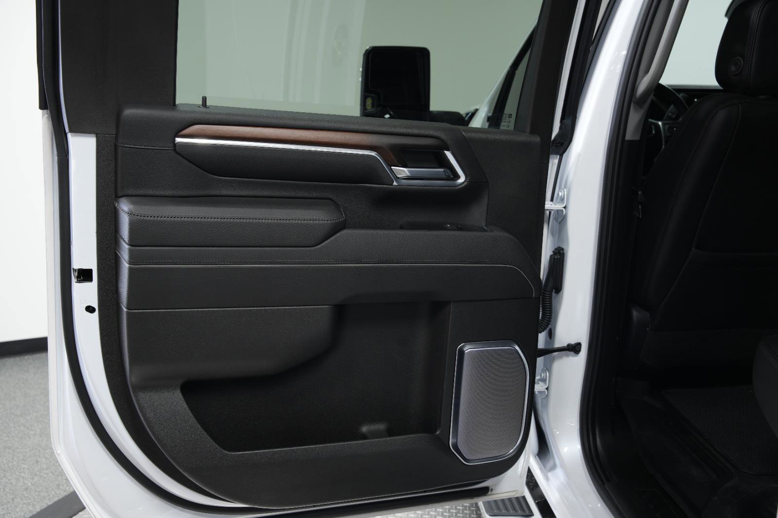 Used 2024 GMC Sierra 2500 Denali w/ Denali Reserve Package image 19