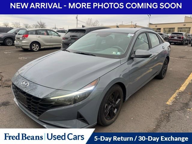 Used 2023 Hyundai Elantra SEL image 2