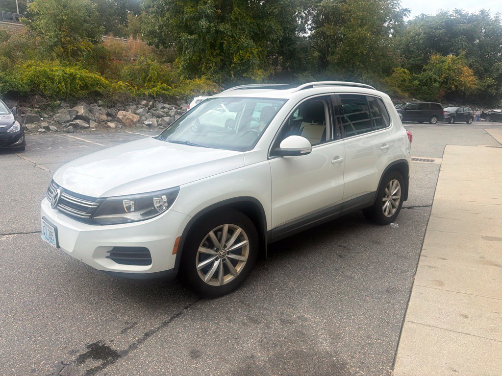 Used 2017 Volkswagen Tiguan Wolfsburg Edition AWD/4WD image 3