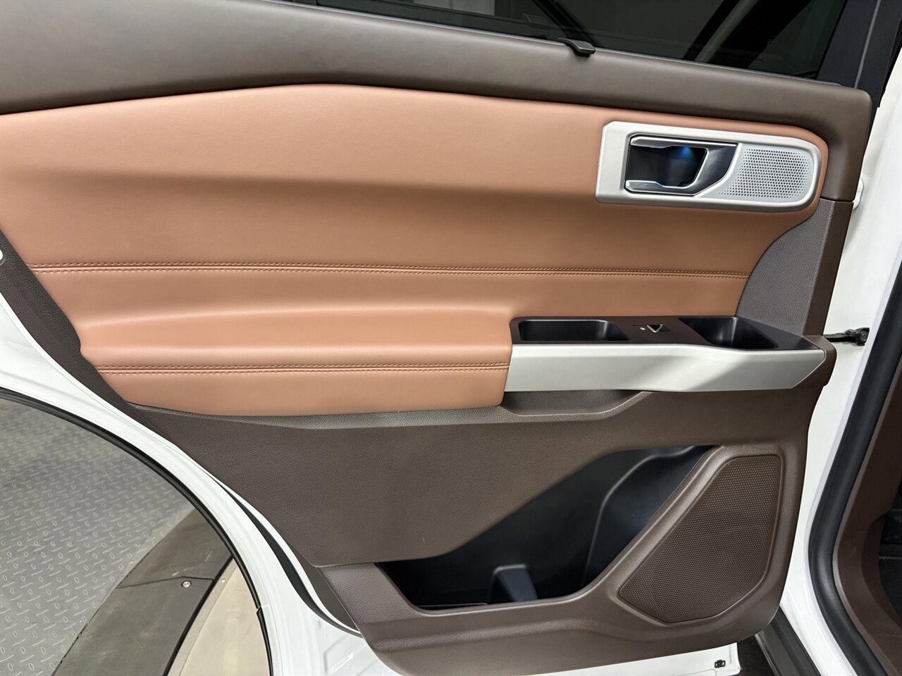 Used 2021 Ford Explorer King Ranch w/ Premium Technology Package AWD/4WD image 19