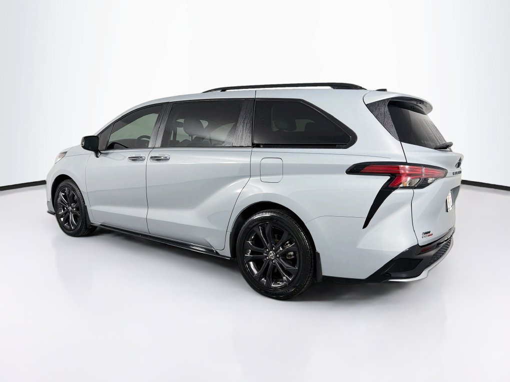 Used 2025 Toyota Sienna XSE w/ XSE Plus Package FWD image 7