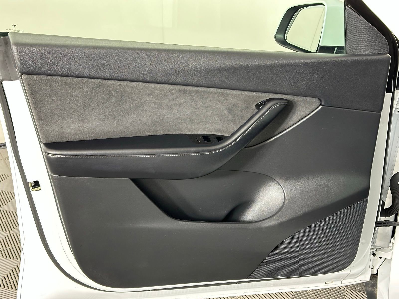 Used 2021 Tesla Model Y Long Range image 40