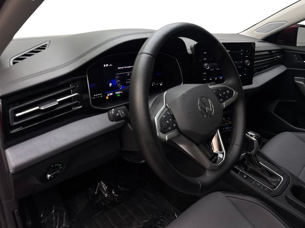Used 2025 Volkswagen Jetta SE FWD image 49