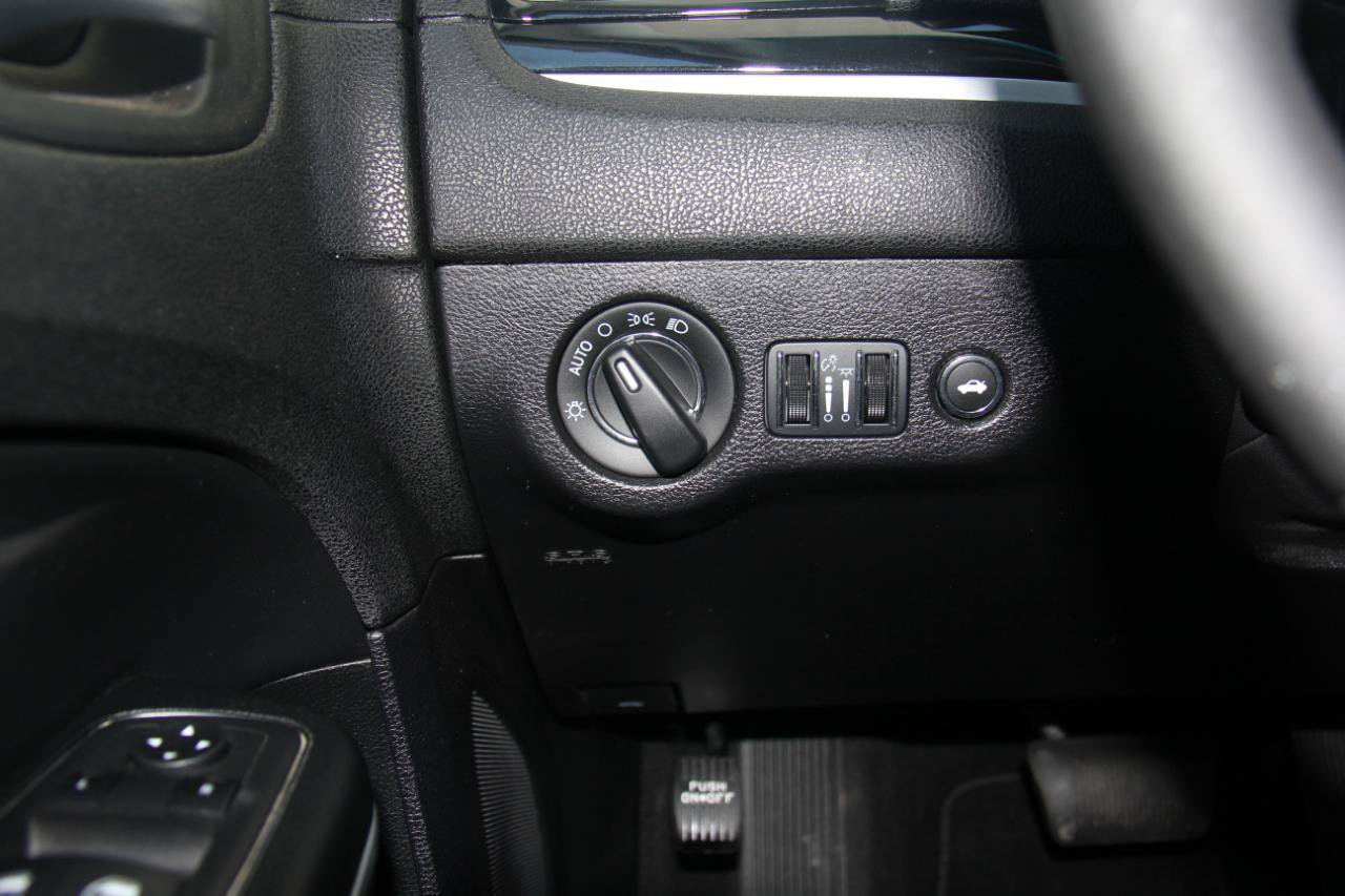 Used 2023 Chrysler 300 Touring w/ Sport Appearance Package RWD image 14
