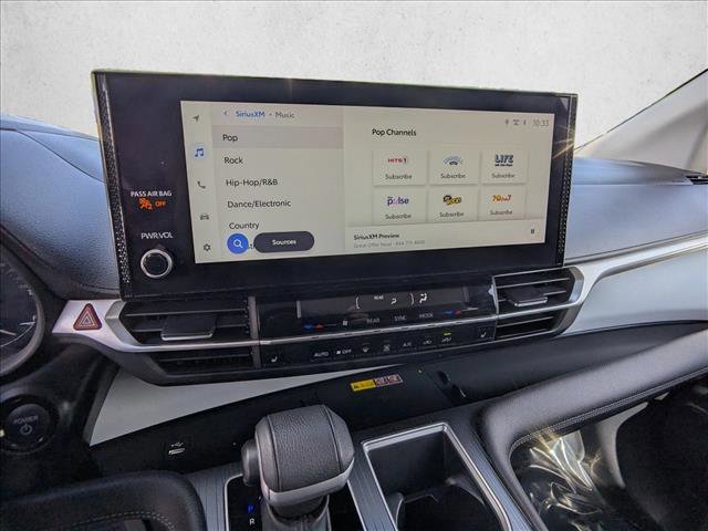 Used 2025 Toyota Sienna XLE FWD image 13