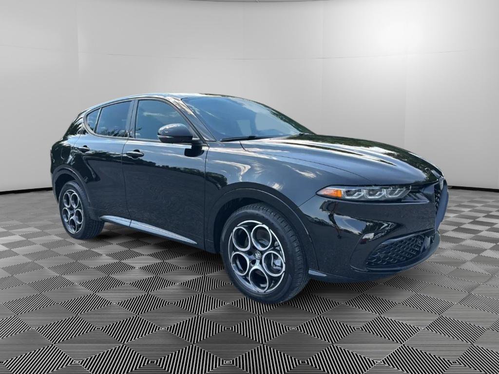 Used 2025 Alfa Romeo Tonale AWD/4WD image 2