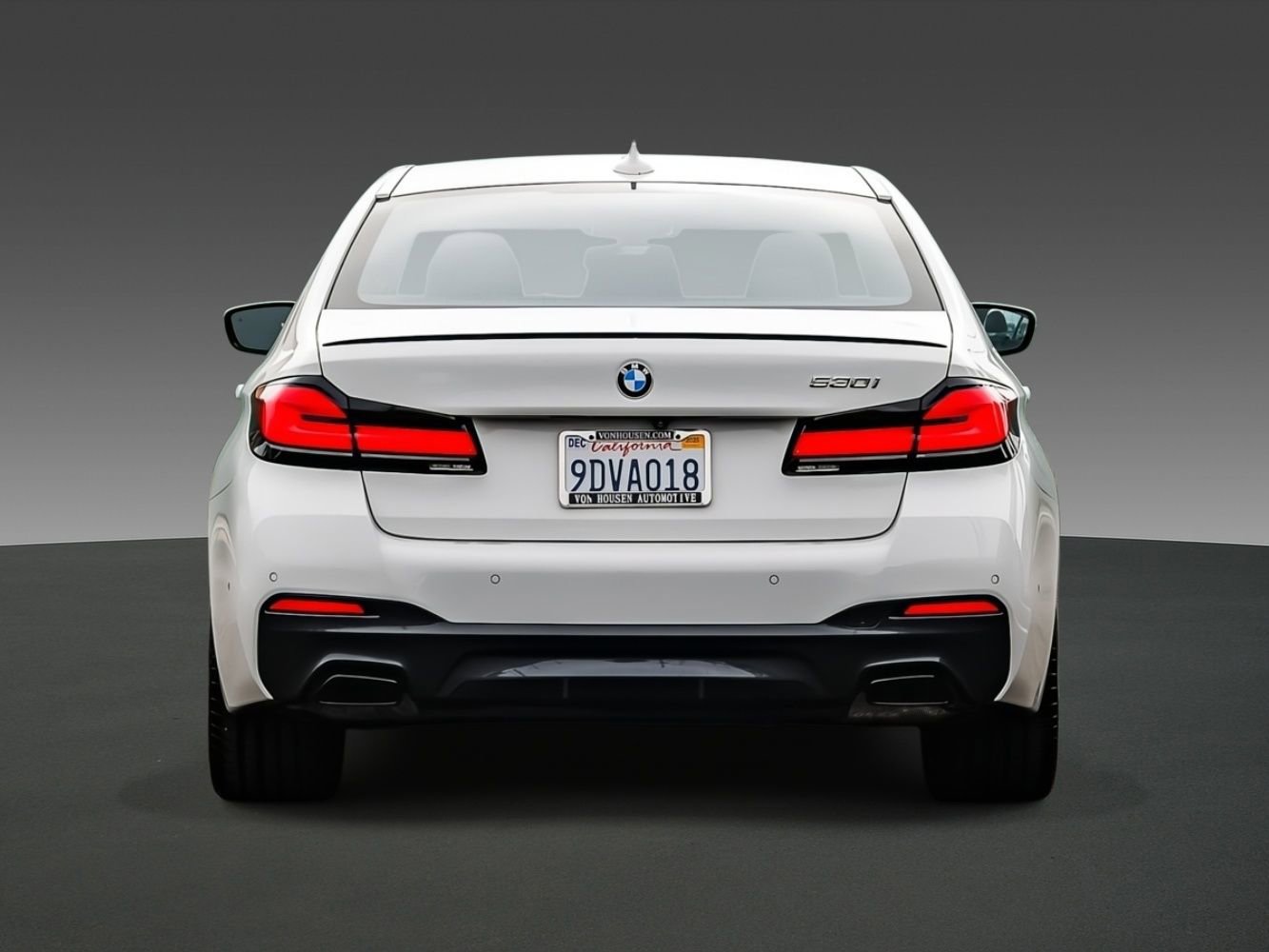 Used 2023 BMW 530i w/ M Sport Package image 3