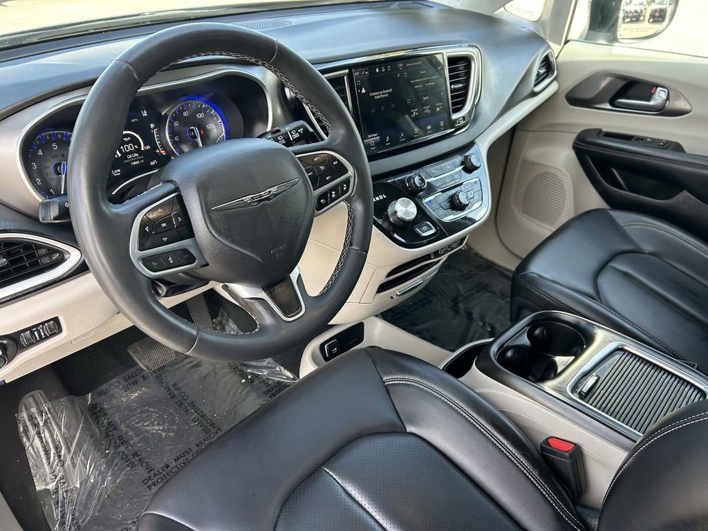 Used 2023 Chrysler Pacifica Touring-L image 27