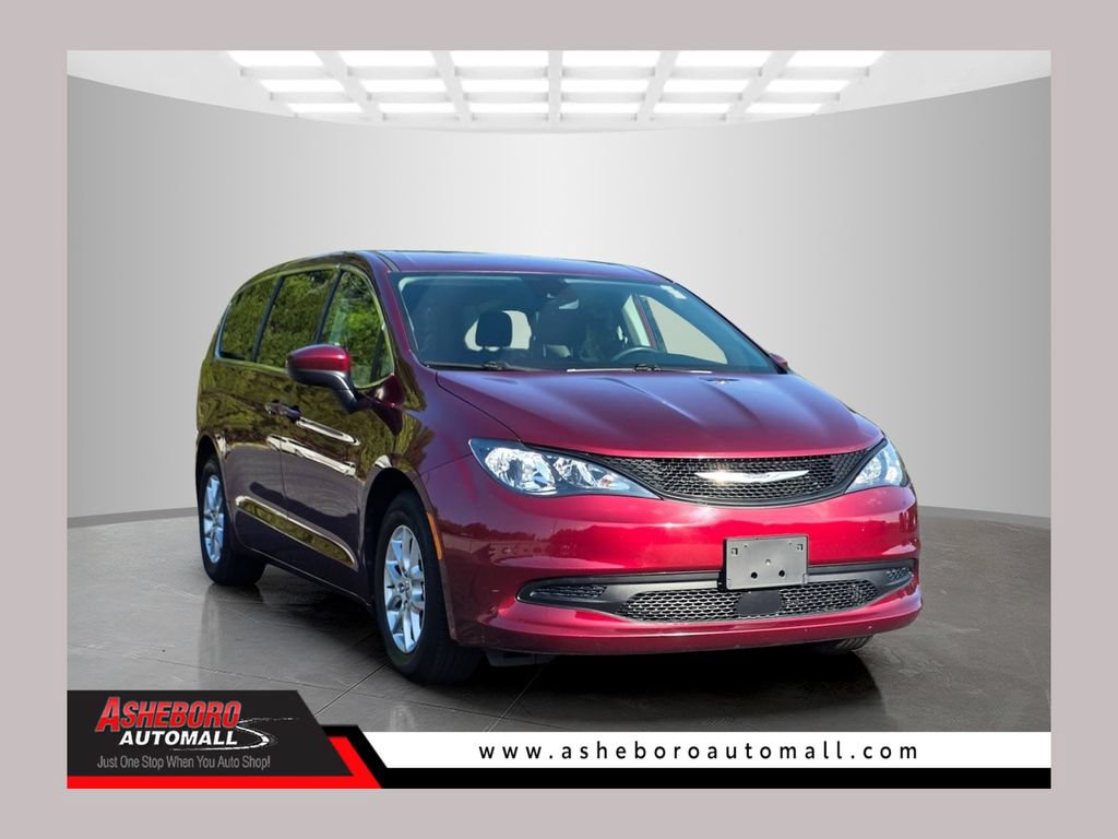 Used 2023 Chrysler Voyager LX FWD image 1