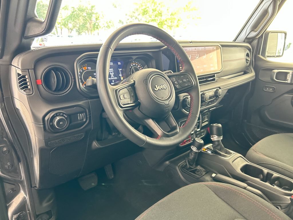 Used 2024 Jeep Wrangler Unlimited Rubicon AWD/4WD image 13